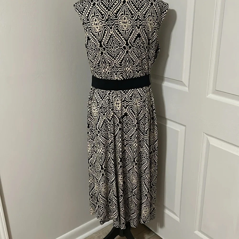 NWOT Elegant Black and Tan Patterned Dress - Picture 5 of 6